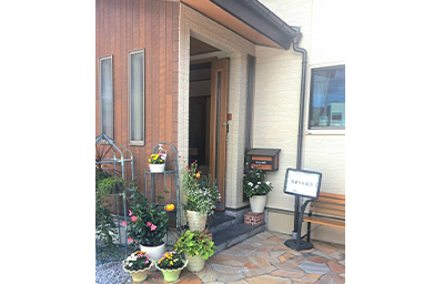 たまりら薬店 店舗入口